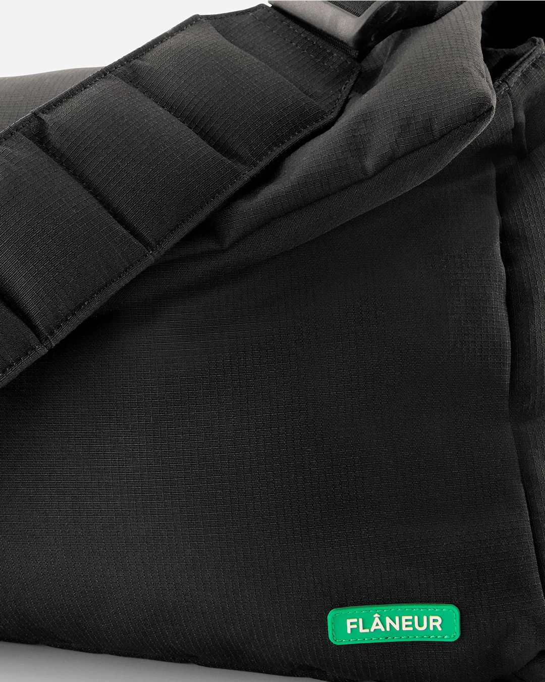 Badge Envelope Bag | Black - Image 5